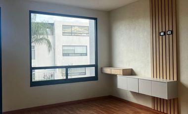 Casa nueva en venta en clúster Parque Coahuila, Lomas de Angelópolis a unos pasos de Barrio Cascatta