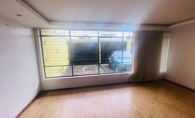 Departamento en renta 3 dormitorios calle sector Jipijapa Rio Centr, Quito