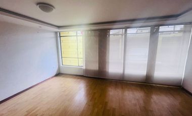 Departamento en renta 3 dormitorios calle sector Jipijapa Rio Centr, Quito