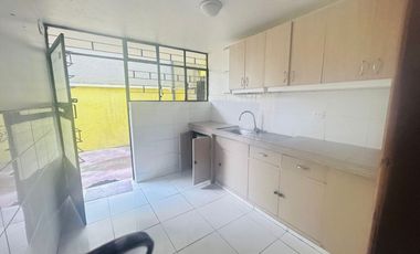Departamento en renta 3 dormitorios calle sector Jipijapa Rio Centr, Quito