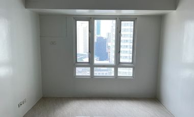 [Newly-Renovated] Large Studio Unit of 26.4 sq2 for Sale at The Beacon Makati (Price discounted)