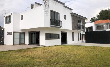 AMPLIA CASA EN PROVADA EN LUGAR TRANQUILO