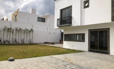 AMPLIA CASA EN PROVADA EN LUGAR TRANQUILO