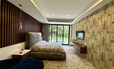 Casa en venta con vista al campo en el Yucatán Country Club.