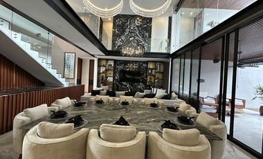 Casa en venta con vista al campo en el Yucatán Country Club.