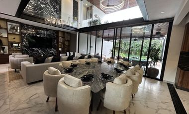 Casa en venta con vista al campo en el Yucatán Country Club.