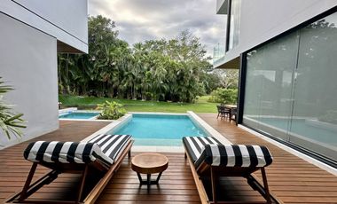 Casa en venta con vista al campo en el Yucatán Country Club.