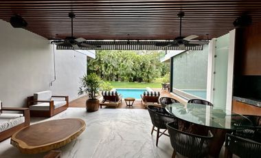 Casa en venta con vista al campo en el Yucatán Country Club.