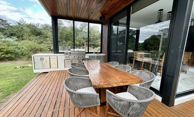 Casa en venta con vista al campo en el Yucatán Country Club.