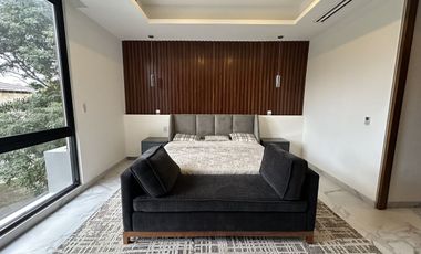 Casa en venta con vista al campo en el Yucatán Country Club.