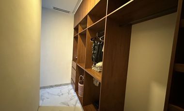 Casa en venta con vista al campo en el Yucatán Country Club.