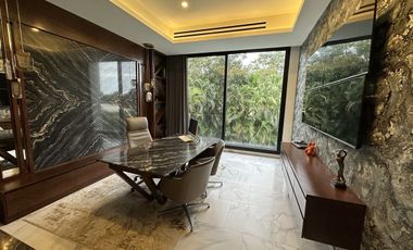 Casa en venta con vista al campo en el Yucatán Country Club.