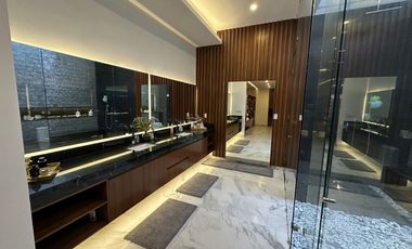 Casa en venta con vista al campo en el Yucatán Country Club.