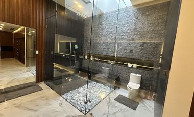 Casa en venta con vista al campo en el Yucatán Country Club.