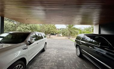 Casa en venta con vista al campo en el Yucatán Country Club.