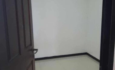 one unit for Rent in Timog hills subdivision tulip street.  2 rooms with cr and 1 maid room