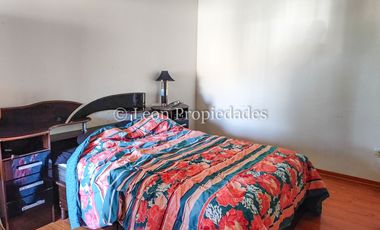 Leon Propiedades vende casa en villa, Curacaví centro.