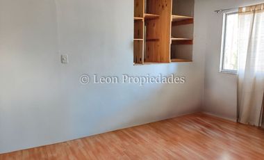 Leon Propiedades vende casa en villa, Curacaví centro.