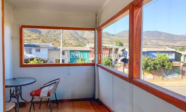 Leon Propiedades vende casa en villa, Curacaví centro.