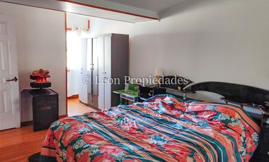 Leon Propiedades vende casa en villa, Curacaví centro.