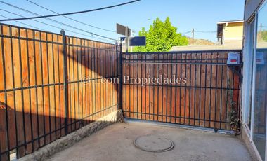 Leon Propiedades vende casa en villa, Curacaví centro.