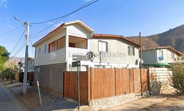 Leon Propiedades vende casa en villa, Curacaví centro.