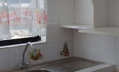 Casa de vivienda de 3 pisos con 2 suites y piscina, sector La Primavera, Cumbayá