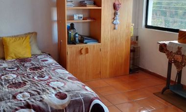 Casa de vivienda de 3 pisos con 2 suites y piscina, sector La Primavera, Cumbayá