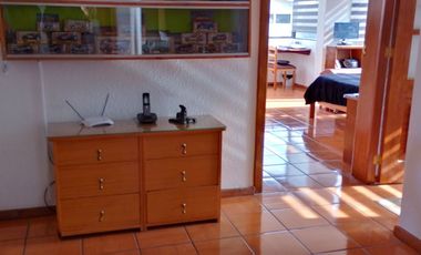 Casa de vivienda de 3 pisos con 2 suites y piscina, sector La Primavera, Cumbayá