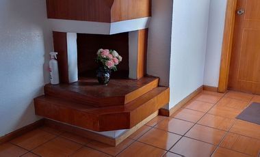 Casa de vivienda de 3 pisos con 2 suites y piscina, sector La Primavera, Cumbayá