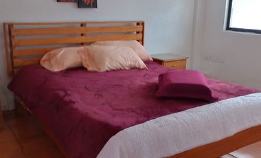Casa de vivienda de 3 pisos con 2 suites y piscina, sector La Primavera, Cumbayá