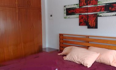 Casa de vivienda de 3 pisos con 2 suites y piscina, sector La Primavera, Cumbayá
