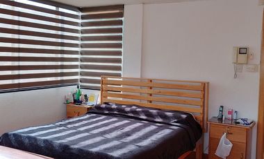 Casa de vivienda de 3 pisos con 2 suites y piscina, sector La Primavera, Cumbayá