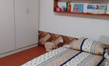 Casa de vivienda de 3 pisos con 2 suites y piscina, sector La Primavera, Cumbayá