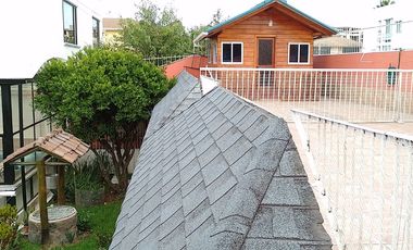 Casa de vivienda de 3 pisos con 2 suites y piscina, sector La Primavera, Cumbayá