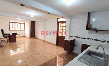 Casa Multifamiliar Con Cochera A Un Paso De La Estacion San Carlos