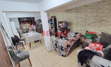 Casa Multifamiliar Con Cochera A Un Paso De La Estacion San Carlos