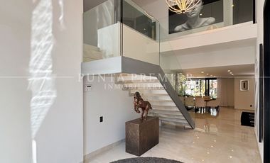 Casa en Renta en Pinar de la Venta Amueblada con Alberca de Lujo, Zapopan