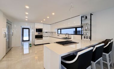 Casa en Renta en Pinar de la Venta Amueblada con Alberca de Lujo, Zapopan