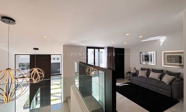 Casa en Renta en Pinar de la Venta Amueblada con Alberca de Lujo, Zapopan