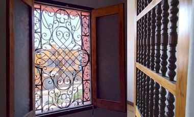 VENDO PRECIOSA CASA EN ESQUINA, TODA EN SILLAR, EXCELENTE UBICACIÓN EN LA CIUDAD DE AREQUIPA