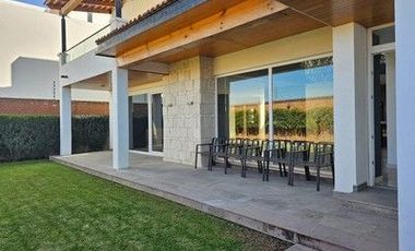 RENTA DE CASA MUY AMPLIA EN FRACCIONAMIENTO PALMA SOLA, MORILLOTLA, UVM PUEBLA