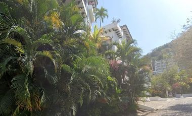 Hermoso y amplio departamento en Zona Hotelera en remate, Puerto Vallarta!