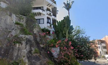 Hermoso y amplio departamento en Zona Hotelera en remate, Puerto Vallarta!