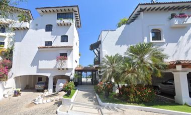 Hermoso y amplio departamento en Zona Hotelera en remate, Puerto Vallarta!