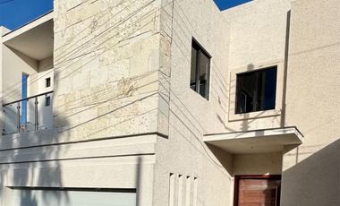 Casa Nueva en Venta fracc. Lomas Universidad  $5,400,000.