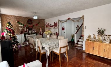 VENDO CASA DE 5 PISOS EN SALAMANCA FRENTE A PARQUE