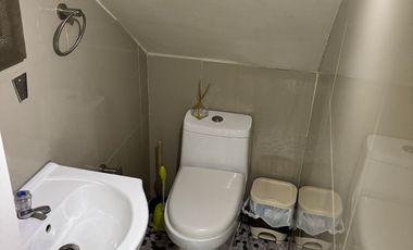 VENDO CASA DE 5 PISOS EN SALAMANCA FRENTE A PARQUE