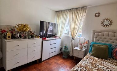 VENDO CASA DE 5 PISOS EN SALAMANCA FRENTE A PARQUE