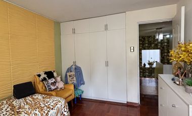 VENDO CASA DE 5 PISOS EN SALAMANCA FRENTE A PARQUE
